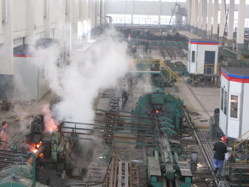 雅安无缝钢管厂家生产车间